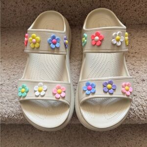 Crocs Crush Platform Sandals Slides Beige w/ Colorful Flower Charms Women’s 12
